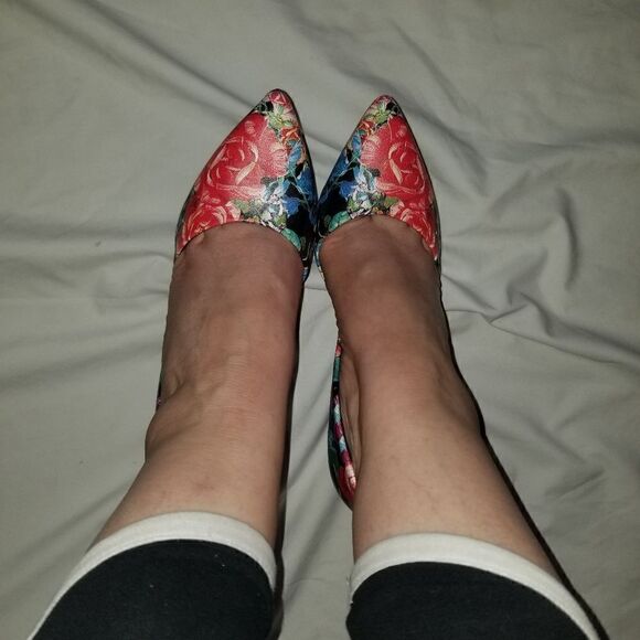 High heels  flower designs well worn - Picture 8 of 14